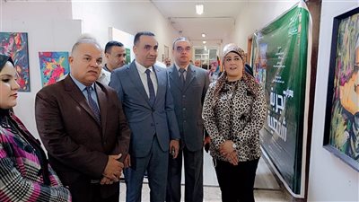 مدير تعليم الفيوم يشهد عرض 