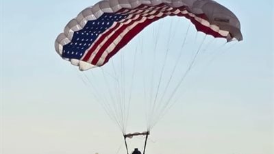 انطلاق المهرجان الدولي للباراموتور والقفز بالمظلات بالأهرامات برعاية وزارة السياحة 