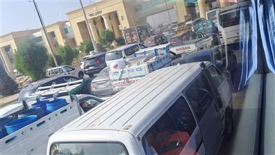 تكدس السيارات أمام بوابات محور روض الفرج بسبب الشبورة المائية.. صور