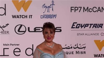 مادلين طبر تعتمد صيحة الكورسية في حفل ختام مهرجان القاهرة 2025