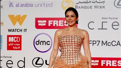 لقاء الخميسي تتألق على السجادة الحمراء في ختام مهرجان القاهرة السينمائي