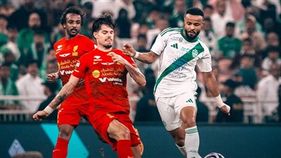 الأهلي يتخطى عقبة القادسية بثنائية في الدوري السعودي
