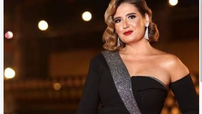 ختام مهرجان القاهرة السينمائي هنا شيحة تتألق بالأسود المجسم