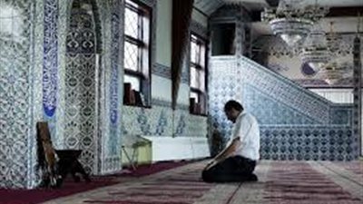 تعرف على  مشروعية رفع اليدين عند كل تكبيرة  فى الصلاة