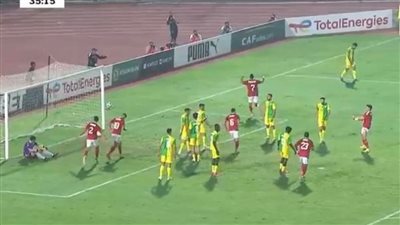 الأهلي يتقدم على شبيبة القبائل بثنائية نظيفة في الشوط الأول