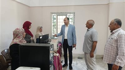 رئيس مدينة شبراخيت يتفقد قرية أورين لمتابعة الصرف الصحي والانضباط الإداري 