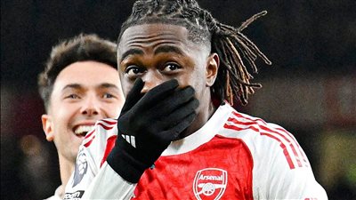 آرسنال يسحق توتنهام برباعية ويُحكم قبضته على صدارة البريميرليج