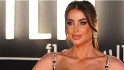 أنابيلا هلال.. إطلالة عصرية بالدانتيل