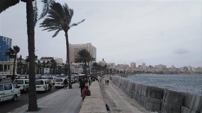 تقلبات جوية تضرب الإسكندرية.. انخفاض بالحرارة ورياح نشطة وأمطار خفيفة متوقعة