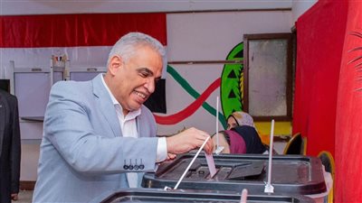رئيس جامعة طنطا يدلي بصوته ويدعو جميع منسوبي الجامعة للمشاركة