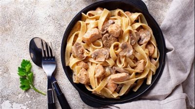 فيتوتشيني بالدجاج والكريمة.. طريقة سهلة وسريعة