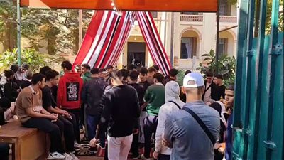 الشباب يتصدرون المشهد أمام اللجان الانتخابية في مصر القديمة 