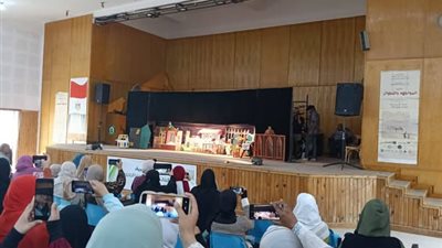 كلية البنات الأزهرية بالمنيا تستقبل عرض 