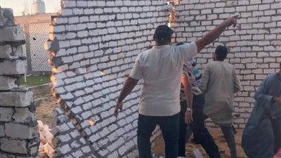 إزالة مباني مخالفة بالطوب الأبيض الحجري بقرية النجاح بمركز بدر 