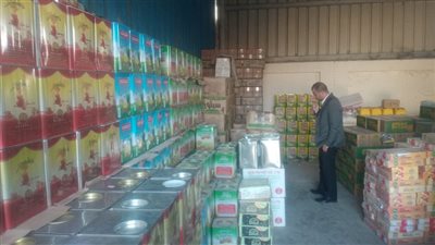ضبط كميات كبيرة من المواد الغذائية  منتهية الصلاحية بدمنهور 