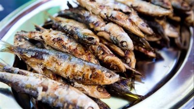 غني بالأوميجا 3.. طريقة عمل سمك السردين المشوي في الفرن