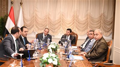 وزير الرياضة يلتقي محافظ بورسعيد لبحث مستجدات تطوير ستاد المصري البورسعيدي