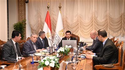 وزير الرياضة يعقد اجتماعاً مع مديري المديريات بجميع المحافظات لمناقشة خطط التطوير والتحول الرقمي
