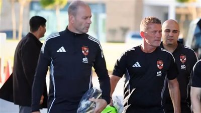 ييس توروب يعقد محاضرة فنية للاعبي الأهلي