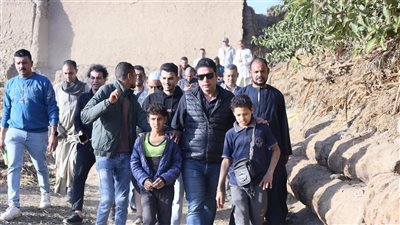 نائب محافظ سوهاج يستمع لاحتياجات ومطالب أهالي الجزيرة المستجدة بالمنشاه