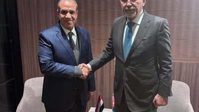 وزير الخارجية يلتقي نظيره الأردني في برشلونة