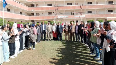 فصل طالبة ثانوية بالبحيرة لتعديها بالضرب علي معلمة