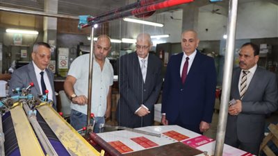 رئيس جامعة المنوفية يتفقد مطابع الجامعة ويبحث تعظيم الاستفادة من الموارد الذاتية 
