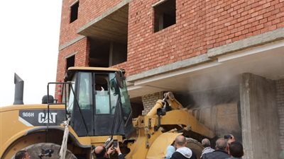محافظ المنيا: إزالة برج مخالف في بني مزار وإحالة المقصرين للتحقيق