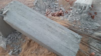 دمنهور.. إزالة أعمدة الدور الخامس المخالف بشارع عبدالله