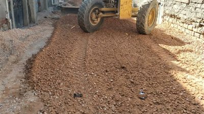 متابعة أعمال تصنيع طبقة الأساس بمنطقة ماكينة الطحين بشبراخيت