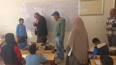 مدير تعليم الدلنجات يواصل جولاته الميدانية لمتابعة الانضباط وتطوير الأداء داخل المدارس