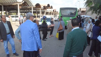 محافظ الغربية يتفقد مواقف طنطا خلال ساعة الذروة