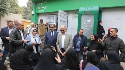 محافظ المنيا يتابع انتظام سير العمل بمكتب بريد بني محمد سلطان 