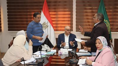 محافظ القليوبية يعقد اللقاء الجماهيري الأسبوعي لحل مشكلات المواطنين ويدعم الحالات الإنسانية العاجلة