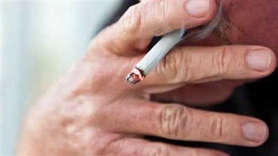 عادتان يوميتان تُلحقان الضرر بخلايا الدماغ مع مرور الوقت.. احذرهما