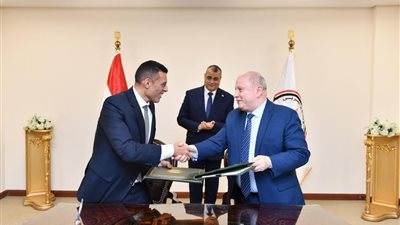 وزير الدولة للإنتاج الحربي يشهد مراسم توقيع عقدين للتعاون المشترك في مجال التصنيع العسكري