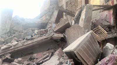 دون اصابات..انهيار عقار سكتي باسوان