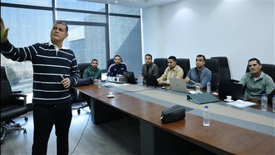 أوسكار رويز يعقد اجتماعًا فنيًا مع الحكام لمراجعة بعض الحالات