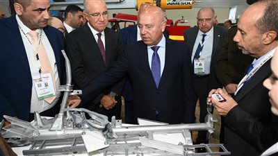 وزير الصناعة والنقل يتفقد جناح اتحاد الصناعات في ختام معرض الصناعات الدفاعية إيديكس 2025