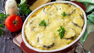 صينية الباذنجان بالجبن.. وصفة سهلة تجمع الطعم الشرقي بلمسة عصرية