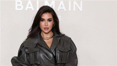 ياسمين صبري تتزين بزهور الحب في افتتاح مهرجان البحر الأحمر السينمائي 