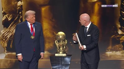 ترامب يحصد جائزة فيفا للسلام في حفل قرعة كأس العالم