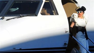 ليدي جاجا تهبط في ملبورن على متن طائرة خاصة مثيرة للجدل
