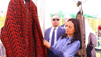 وزيرة التضامن تفتتح معرض 