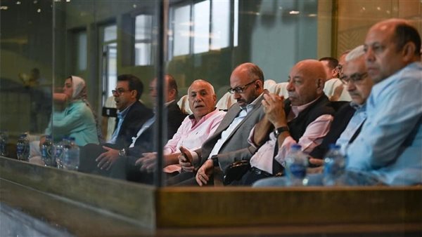 شوبير يكشف حجم قضايا الزمالك: 5 ملايين دولار مديونيات وتحذيرات من إيقاف القيد