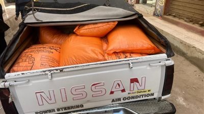 تموين كفر صقر تضبط 12 شيكارة كيماوي مدعم و100 عبوة زيت مجهول المصدر