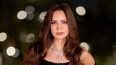 آمال ماهر تتألق بالأسود في حفل الفسطاط