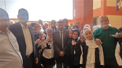 مدير تعليم نجع حمادي يواصل جولاته التفقدية بزيارة مدرستين بالرحمانية