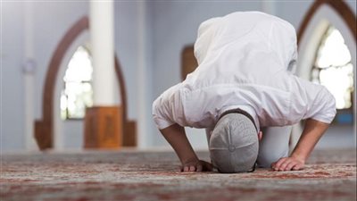 الحكمة من النهي عن قراءة القرآن أثناء الركوع والسجود