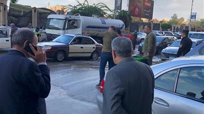 محافظ الدقهلية يتابع ميدانيا  جهود التعامل الفوري مع سقوط الأمطار بشوارع المنصورة 